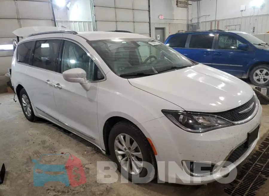 2C4RC1BG8JR261608 Photo# 4