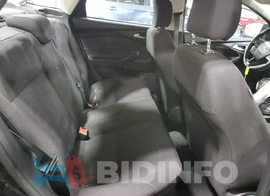 1FADP3F2XHL343423 Photo# 10
