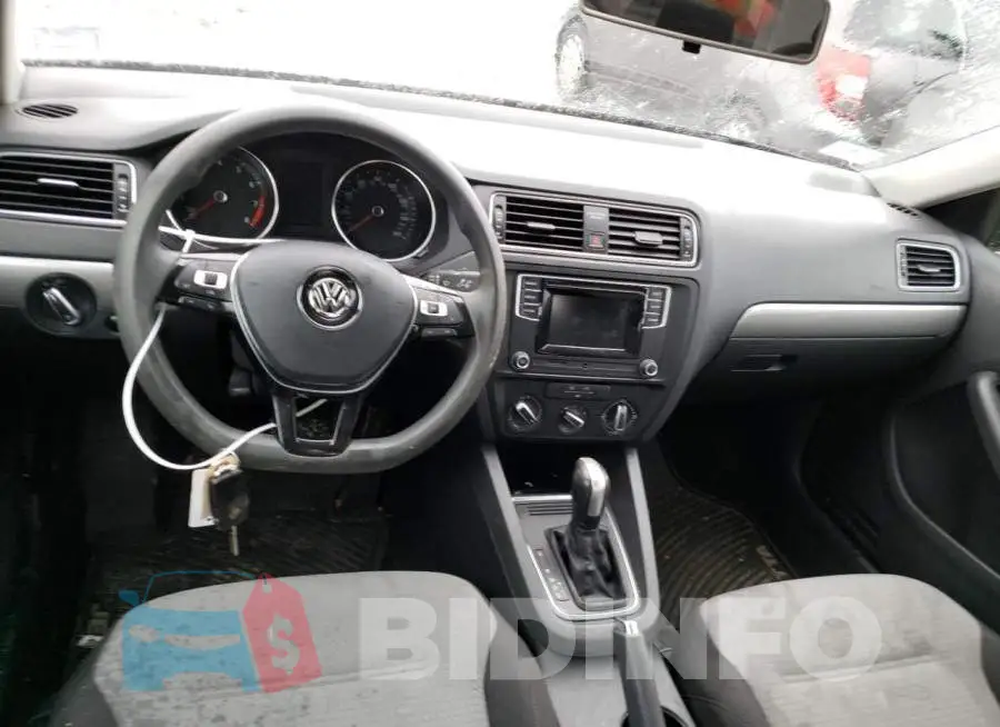 3VW2B7AJ0JM240101 Photo# 8