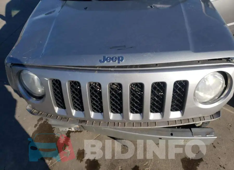 1C4NJPFB9ED819190 Photo# 12
