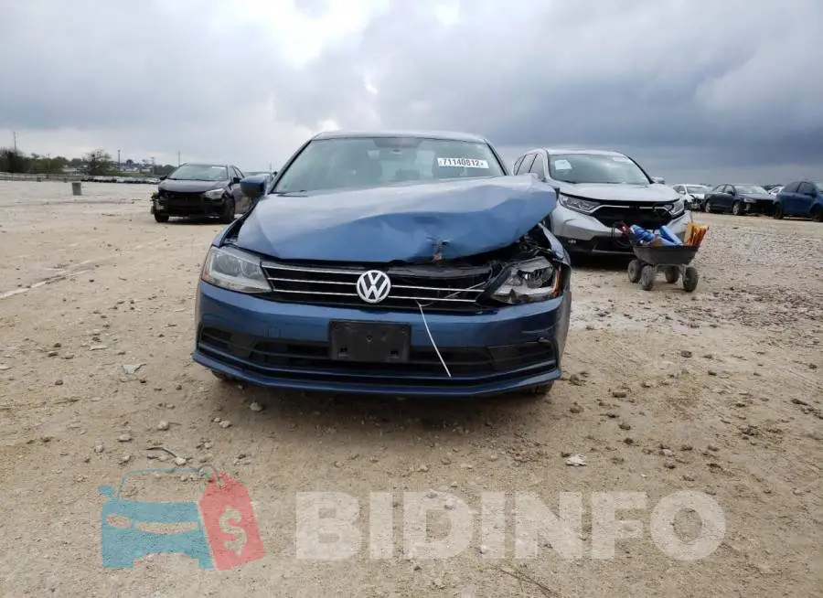 3VW2B7AJ2HM275555 Photo# 5