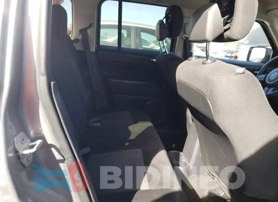 1C4NJPBA8GD553631 Photo# 10