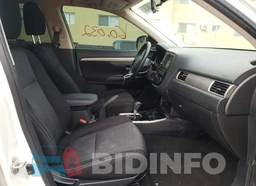 JA4AD3A30JZ001935 Photo# 5
