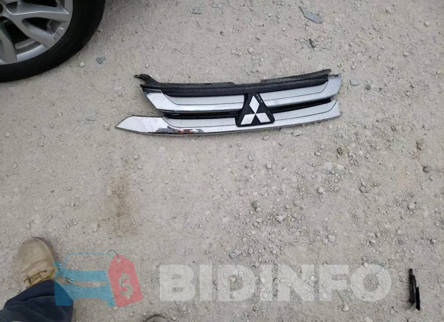 JA4AD3A33JZ060896 Photo# 13