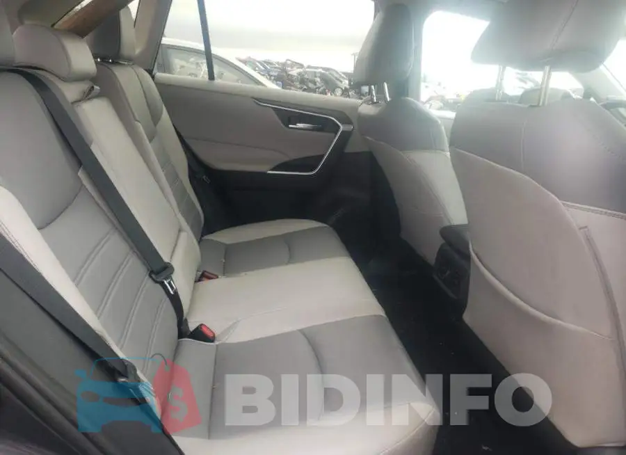 2T3A1RFV2KW062555 Photo# 10