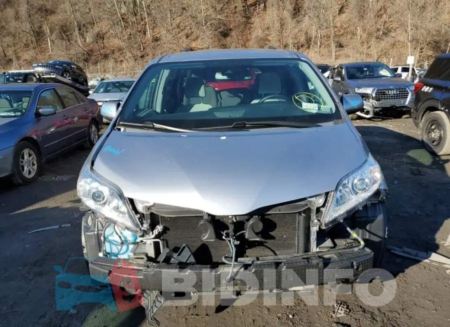 5TDKZ3DCXJS914744 Photo# 5