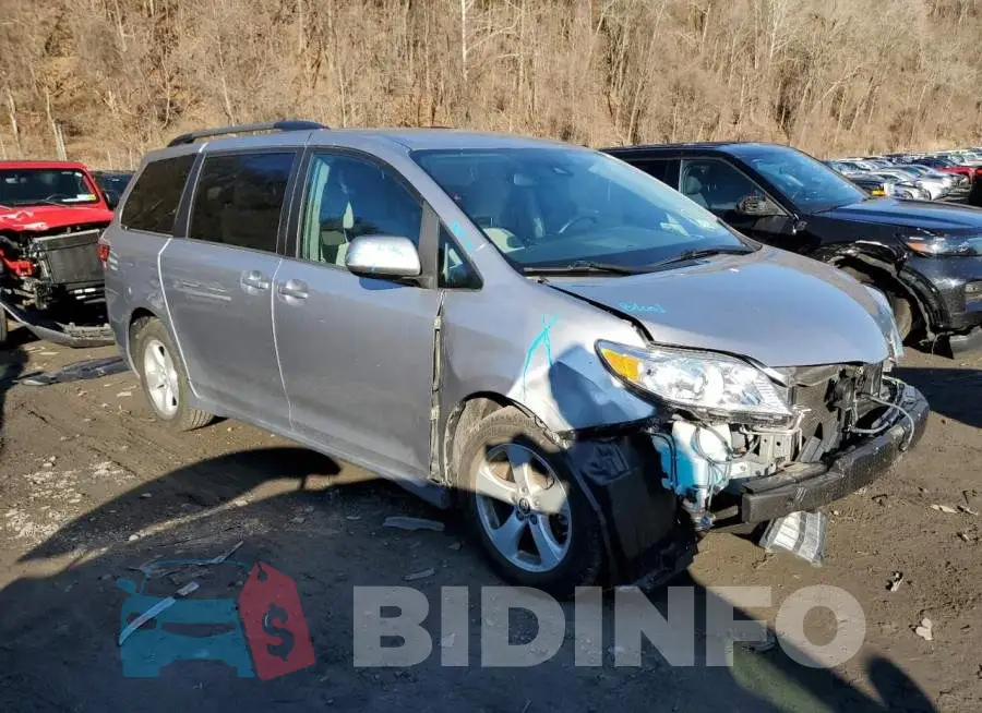 5TDKZ3DCXJS914744 Photo# 4