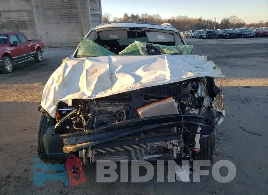 1V2MR2CA7JC505300 Photo# 5