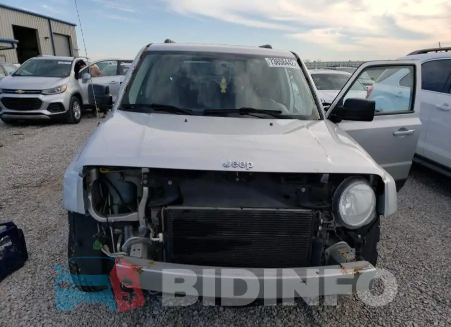 1C4NJPFB7ED570288 Photo# 5