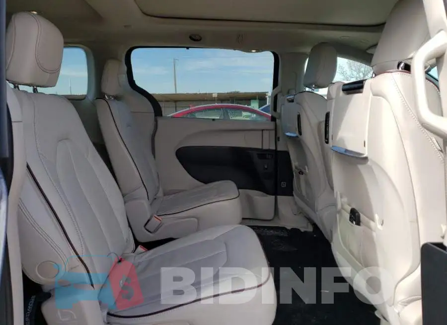 2C4RC1GG4LR281012 Photo# 11