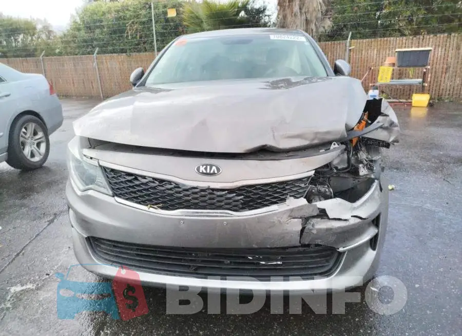 5XXGT4L35JG220818 Photo# 5