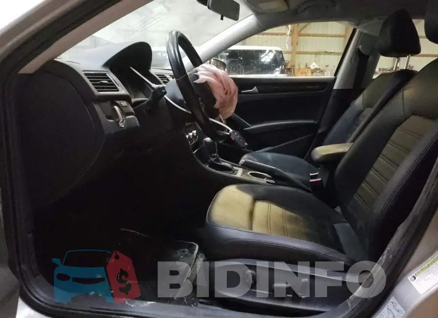 1VWBS7A3XEC101411 Photo# 7