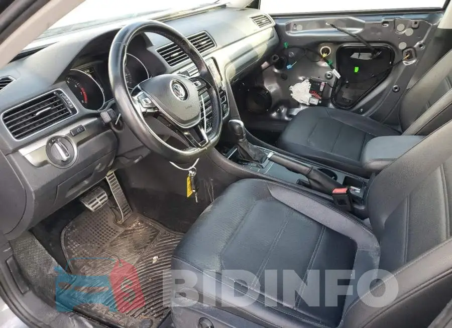 1VWDT7A38HC065406 Photo# 7