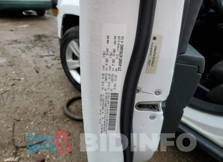 1C4NJPFA7ED700027 Photo# 12