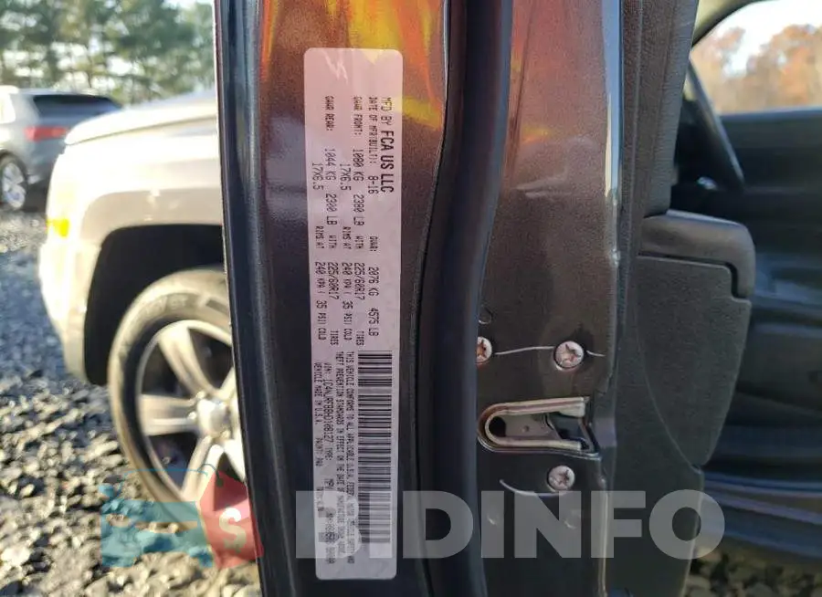 1C4NJRFB8HD108127 Photo# 10