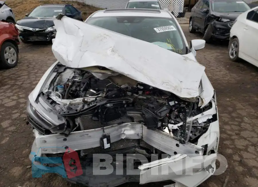 19UDE2F75KA007950 Photo# 5
