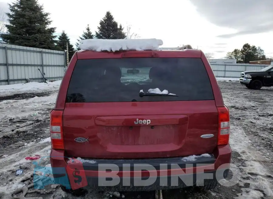 1C4NJPFB6FD318498 Photo# 6