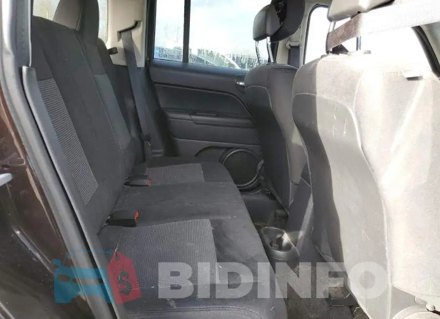 1C4NJRBB1ED689553 Photo# 11