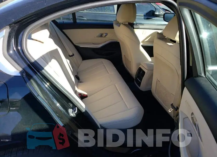 3MW5R7J04M8B77372 Photo# 10