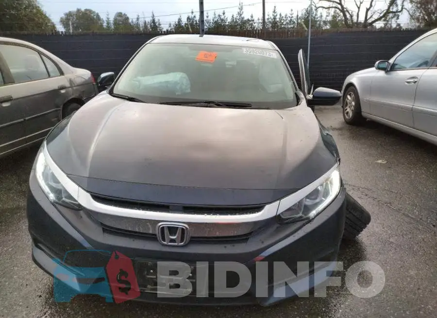 19XFC2F70JE208793 Photo# 5