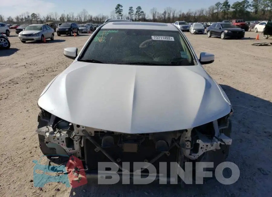 19UUB1F34KA002268 Photo# 5