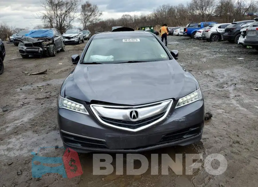 19UUB1F37HA009241 Photo# 5