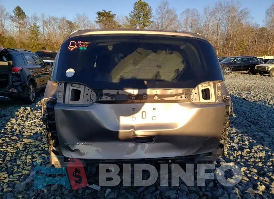 2C4RC1FG8JR173975 Photo# 6