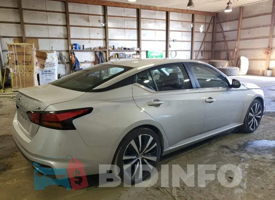 1N4BL4CV4NN310117 Photo# 3