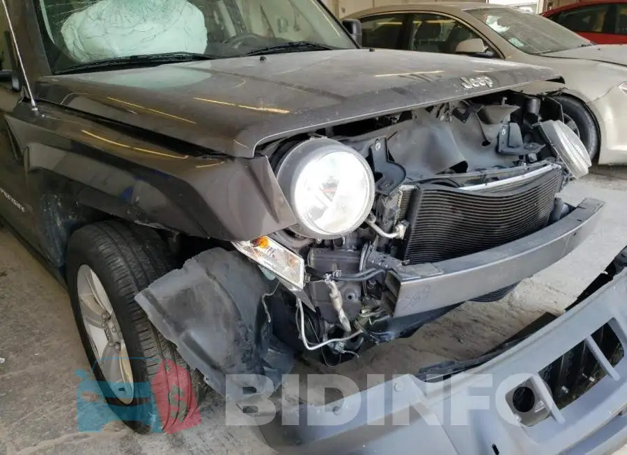 1C4NJPBB9GD634422 Photo# 9