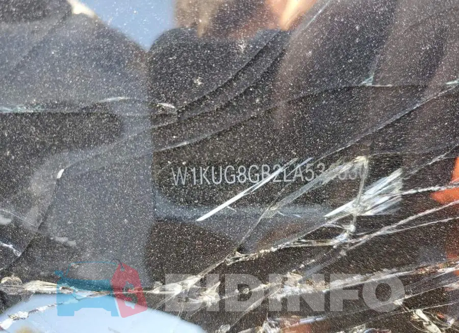 W1KUG8GB2LA531630 Photo# 12
