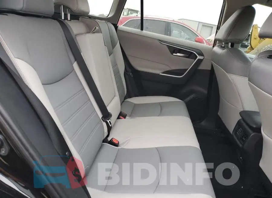 2T3C1RFV5MC166714 Photo# 10