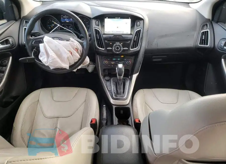 1FADP3J2XJL294267 Photo# 8