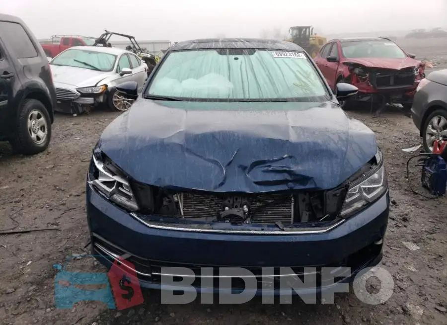 1VWLA7A39KC004526 Photo# 5