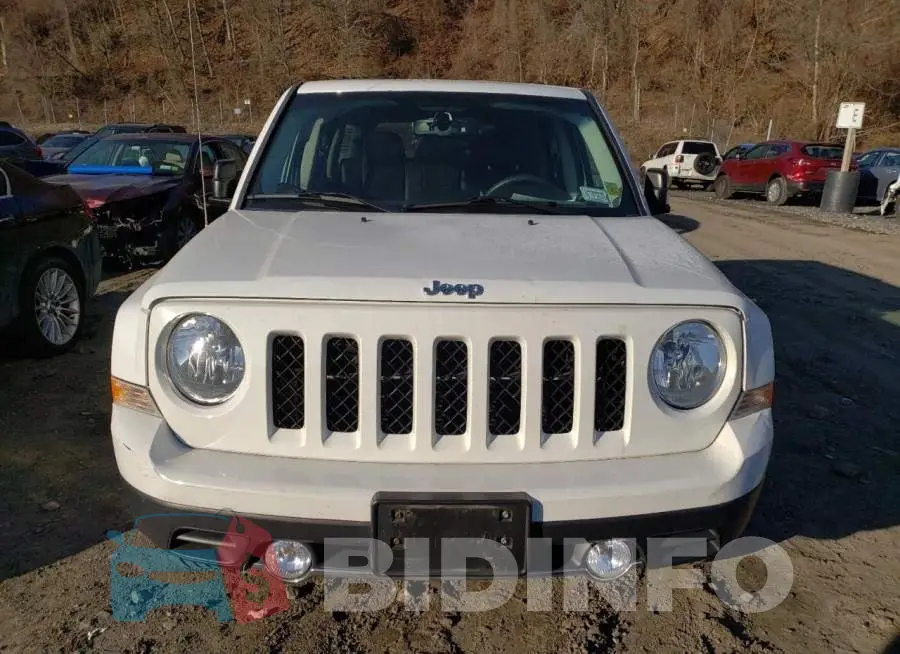 1C4NJRFB5HD127380 Photo# 5