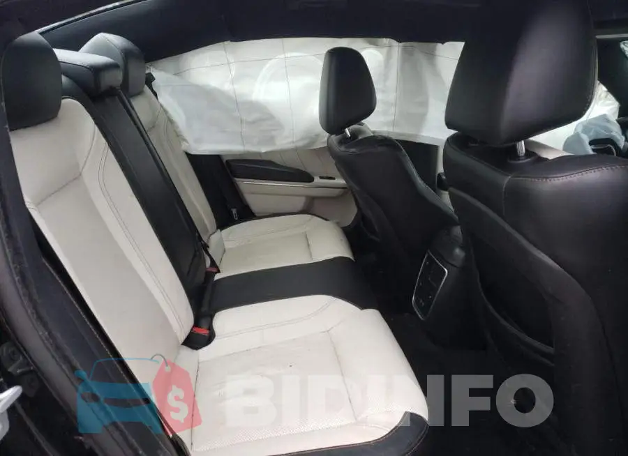 2C3CDXJG3FH828137 Photo# 10