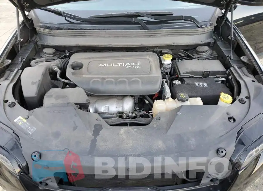 1C4PJLCB1KD178604 Photo# 12