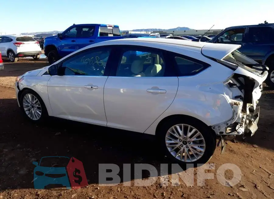 1FADP3N24GL271814 Photo# 2