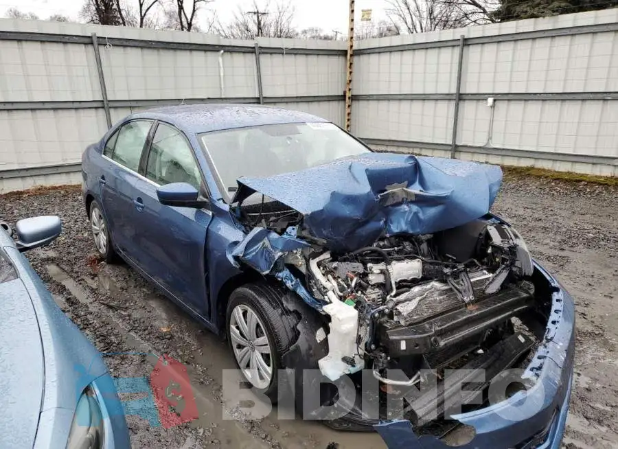 3VW167AJ7HM333465 Photo# 4