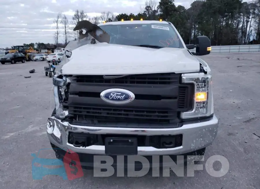 1FT7W2BT2JEB70428 Photo# 5
