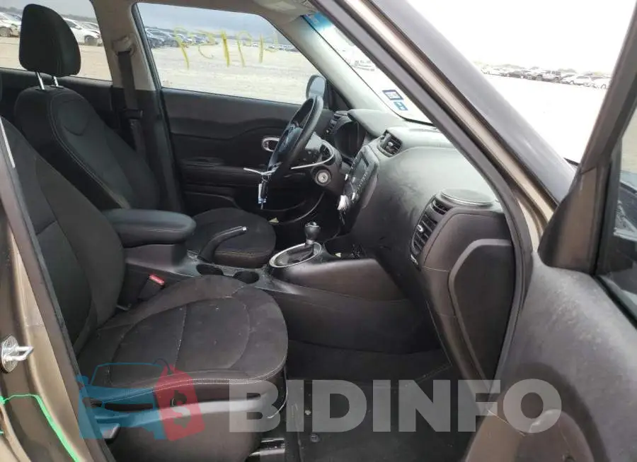 KNDJN2A2XJ7598852 Photo# 5