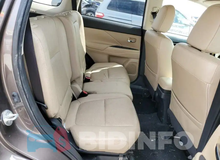 JA4AD3A30JZ006536 Photo# 6