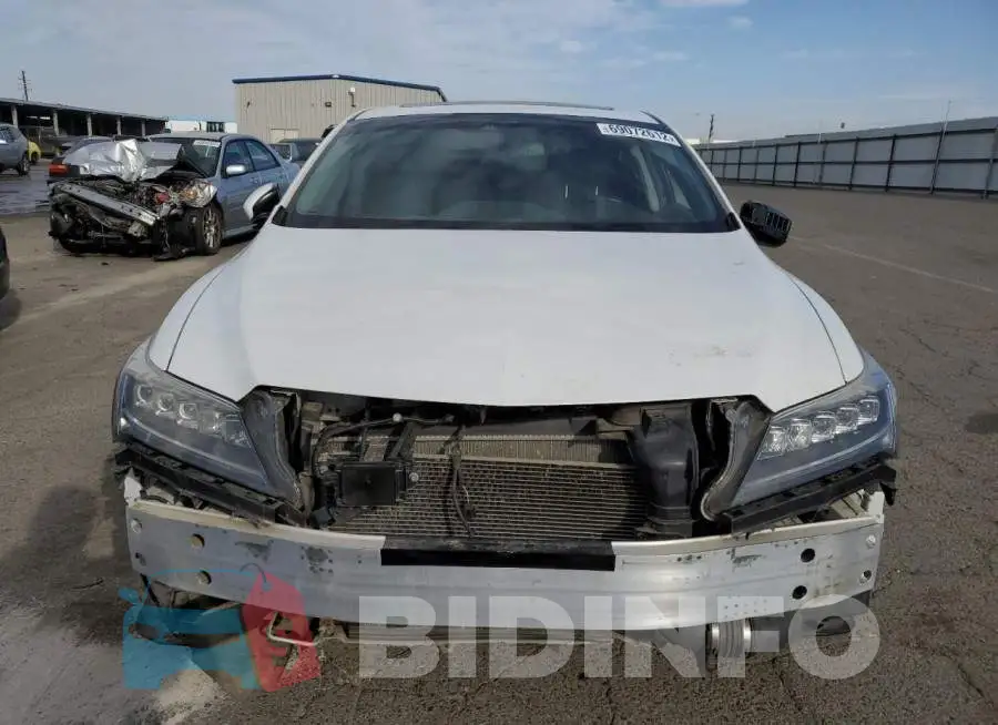 19UDE2F77JA000464 Photo# 5