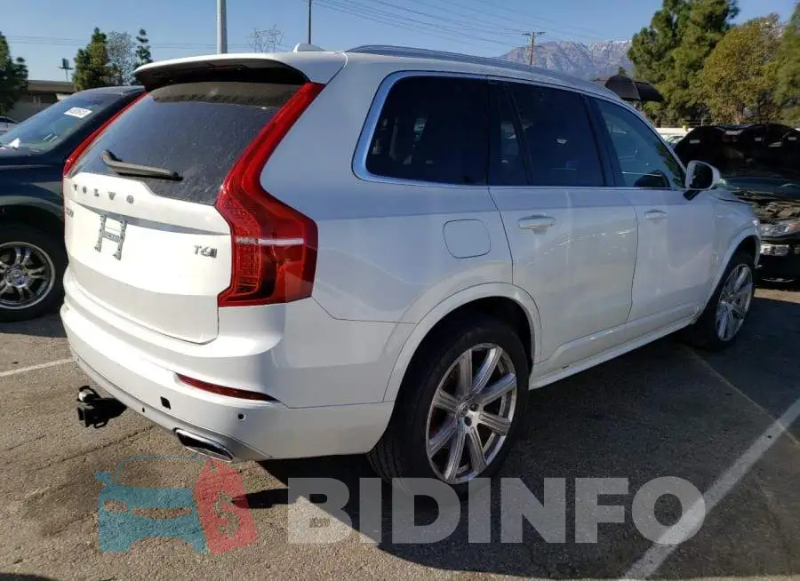 YV4A22PK5L1578527 Photo# 3