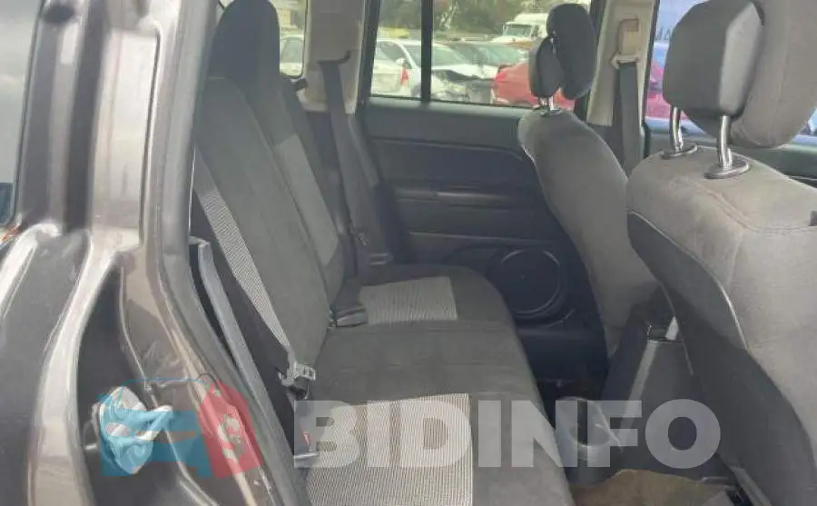 1C4NJCBA2GD812235 Photo# 6