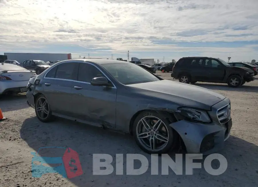 WDDZF4JBXHA289543 Photo# 4