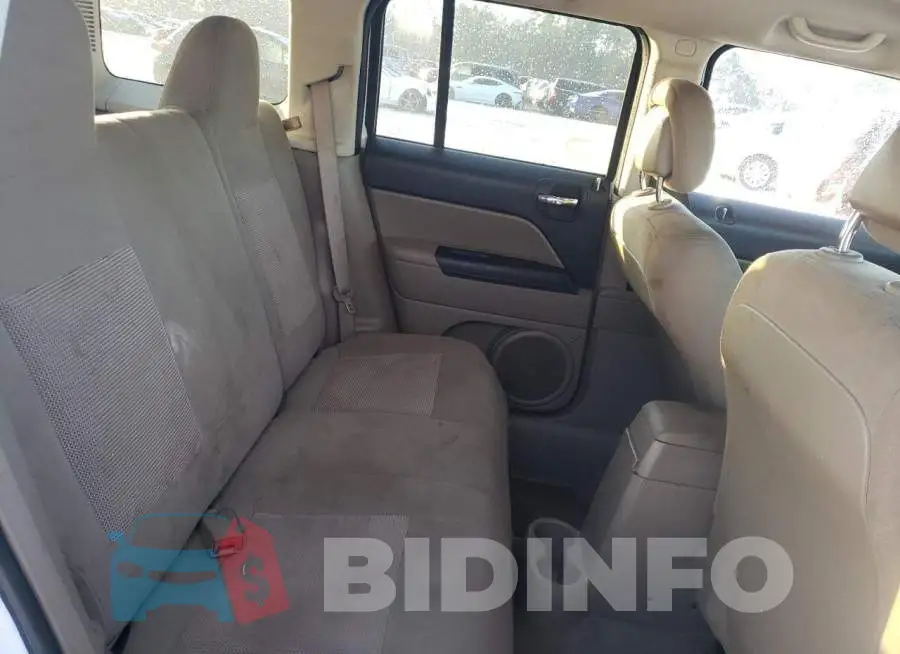 1C4NJPBB1FD139257 Photo# 11