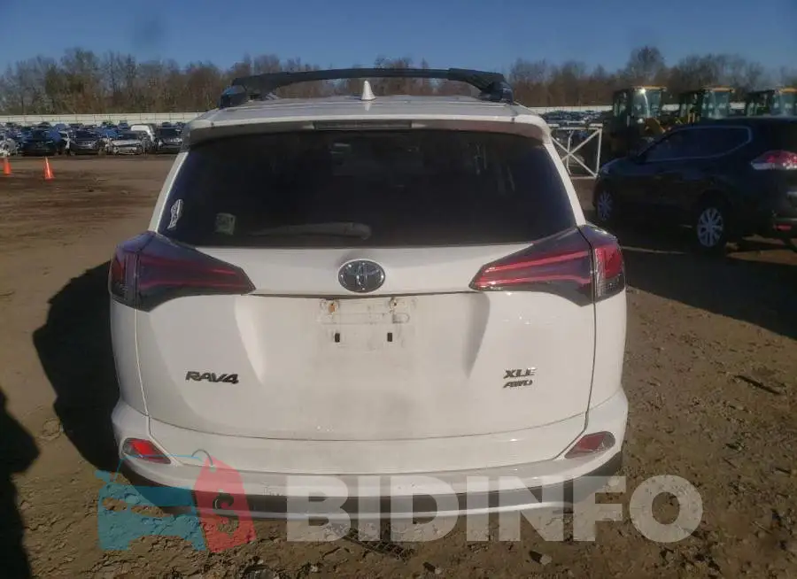 2T3RFREV6JW810714 Photo# 6