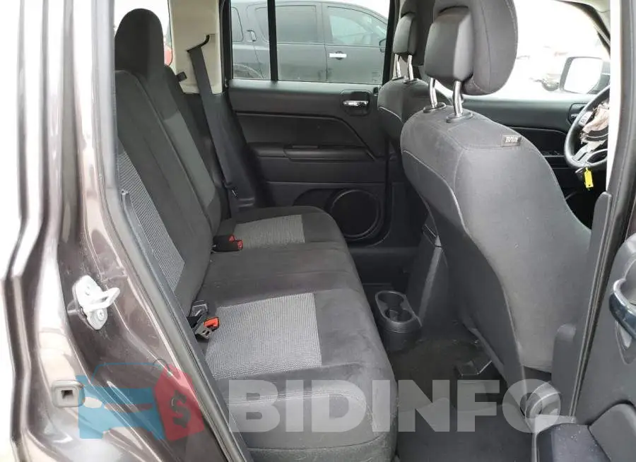 1C4NJPBB3FD389583 Photo# 11