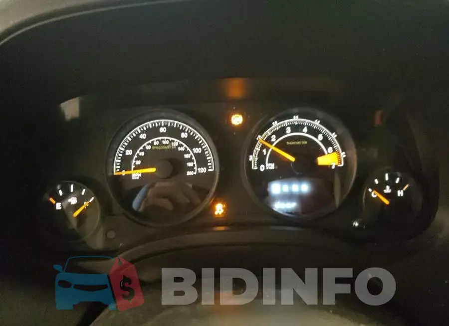 1C4NJPBB6FD318054 Photo# 9