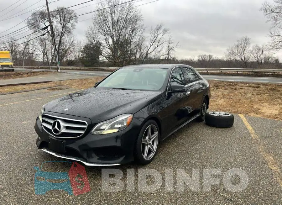 WDDHF8JB1FB087913 Photo# 2